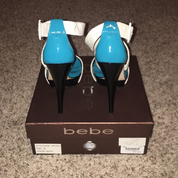 Bebe platform sandal heel. Turquoise/white. Size 9 - Picture 4 of 6